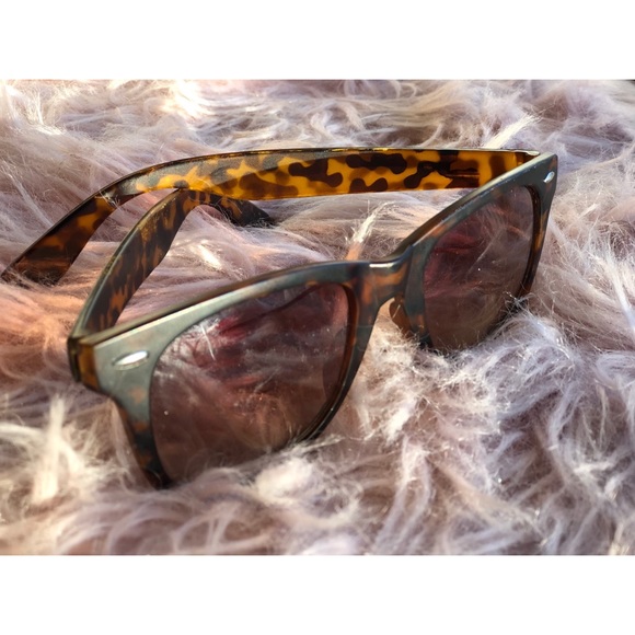 Brown stylish sunglasses 🕶 - Picture 3 of 3